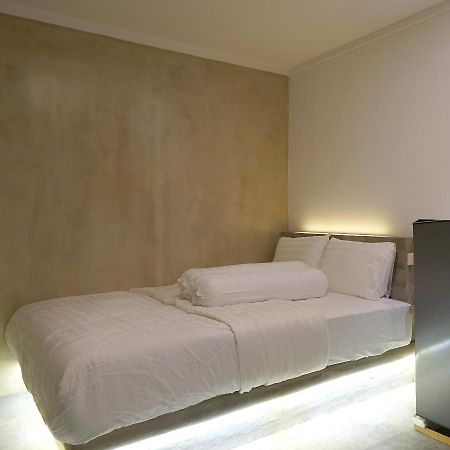 Hostel Djuragan Kamar Mangga Besar Dżakarta Zewnętrze zdjęcie